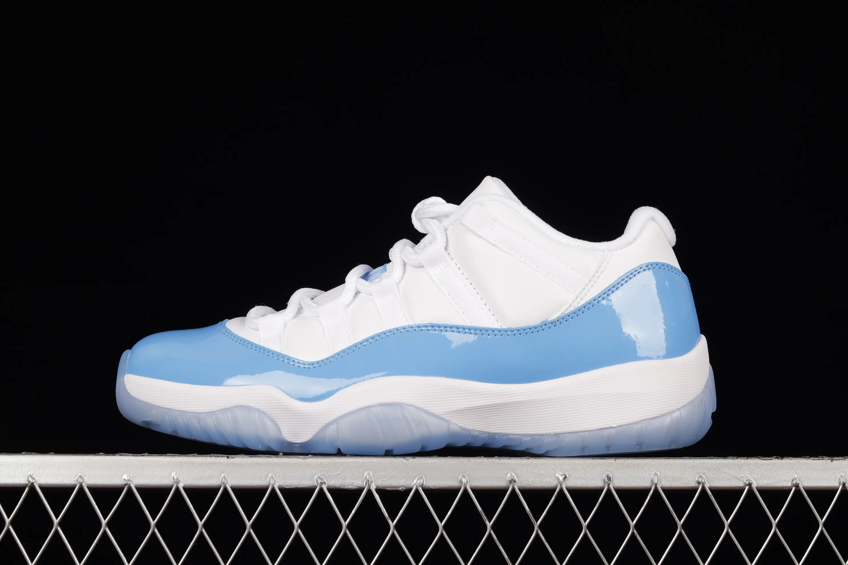 All categories Air Jordan Jordan series basketball shoes Air Jordan 11 F version Air Jordan 11 Low "Carolina" AJ11 Joe 11 white and blue first layer genuine carbon 528895-106